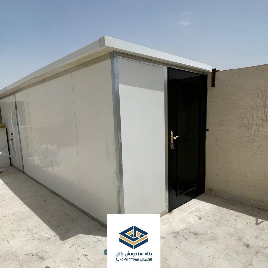 تكلفة بناء غرفة عمالة 4x5 سندوتش بانل خارجية مع حمام الرياض